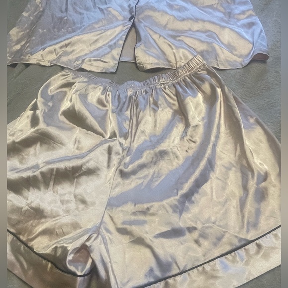 Champagne 2pc silk pajama set 🥂 - Picture 5 of 8